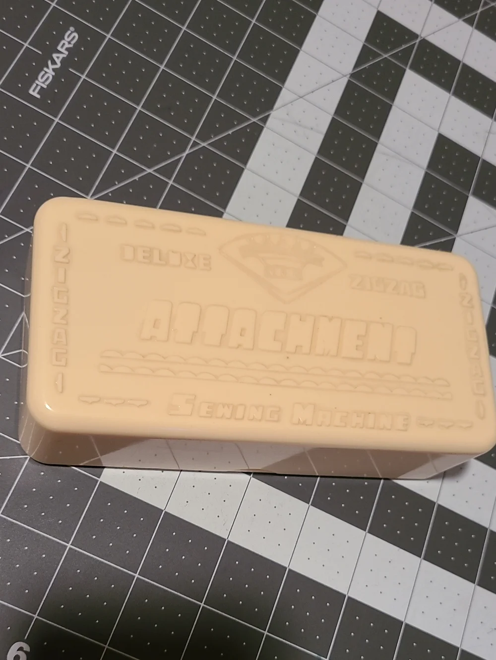 Vintage Deluxe Zigzag Attachment Box Container Plastic Cream Sewing Machine
